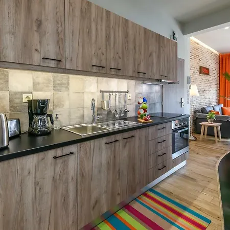 Vintage Apartment *
